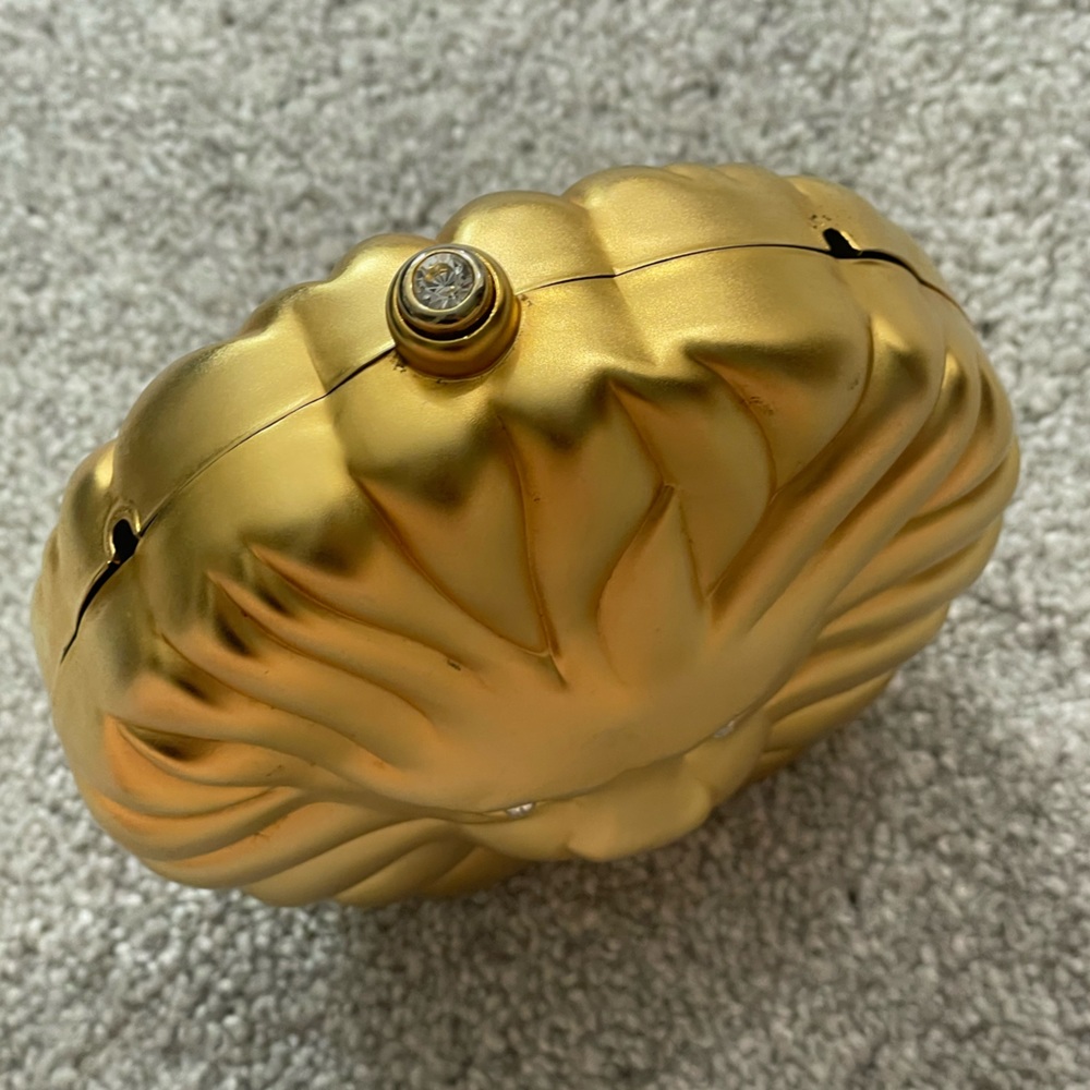 🚚 MOVING SALE Vintage brushed gold Lion's Head hard case minaudière crossbody - Picture 5 of 15